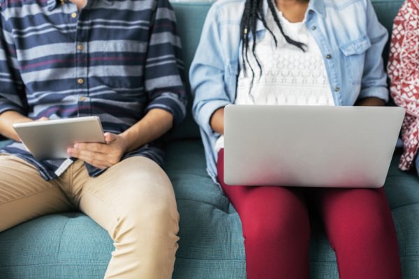 Les 15-24 : ultra-connectés et ultra-consommateurs