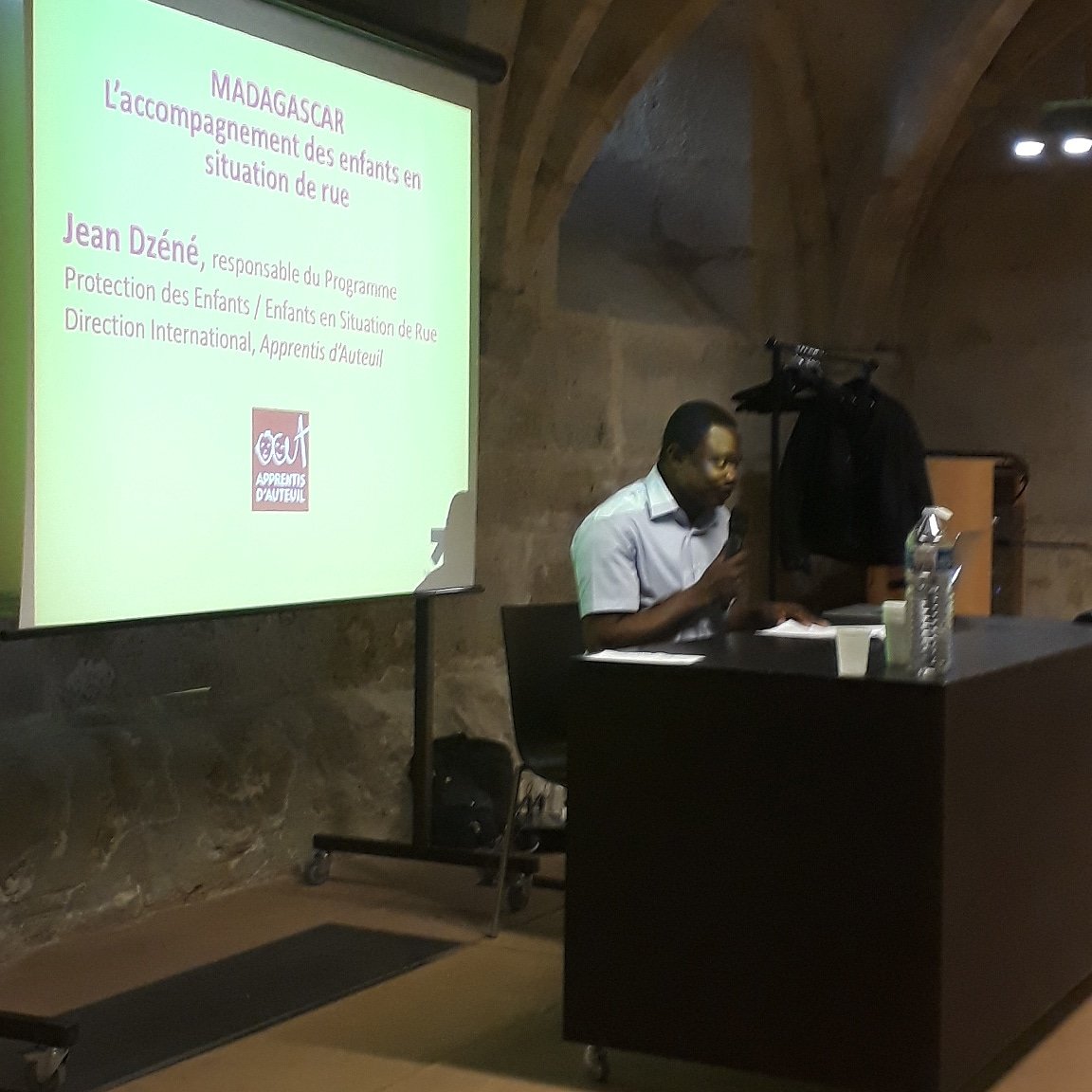 Retour en photos sur l’afterwork-débat ce que les pays du Sud nous apprennent en matière d’éducation 1 sddd